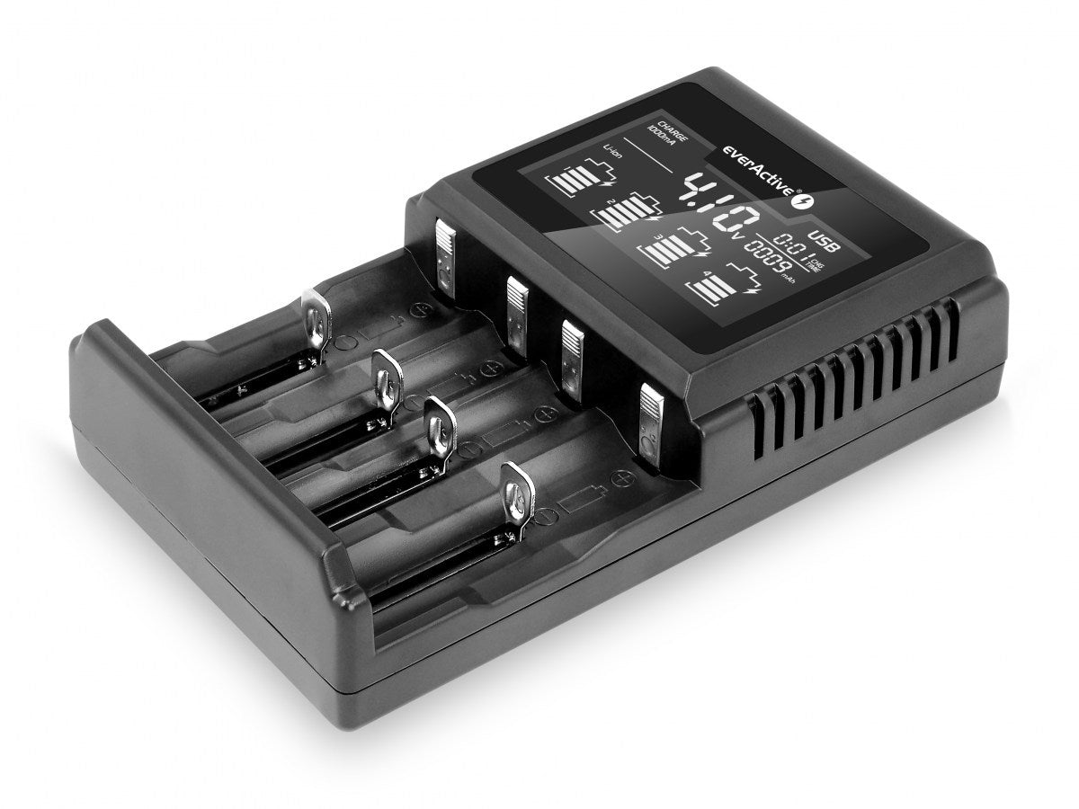 Зарядно устройство отпред EverActive UC-4000 Professional charger